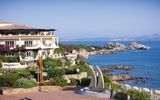 Aussicht auf das Meer vor Club Hotel Baja Sardinia auf Sardinien, Italien